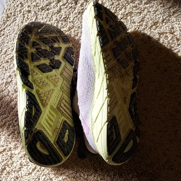 Hoka Sneakers/Arahi 7 In SIZE 8.5 - Picture 3 of 3